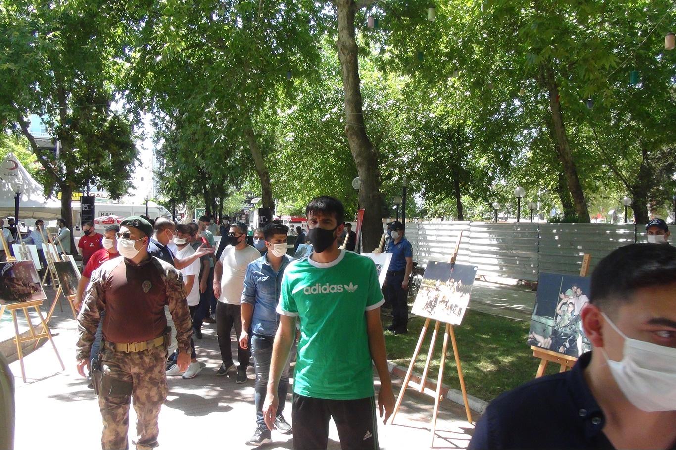 Adıyaman'da 15 Temmuz resim sergisi açıldı